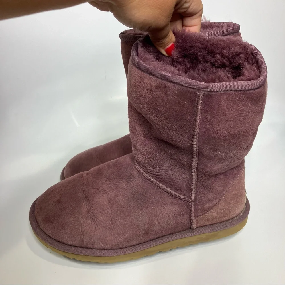 UGG Classic short boots in Aster‎ purple women’s size 8 suede sheepskin Sherpa